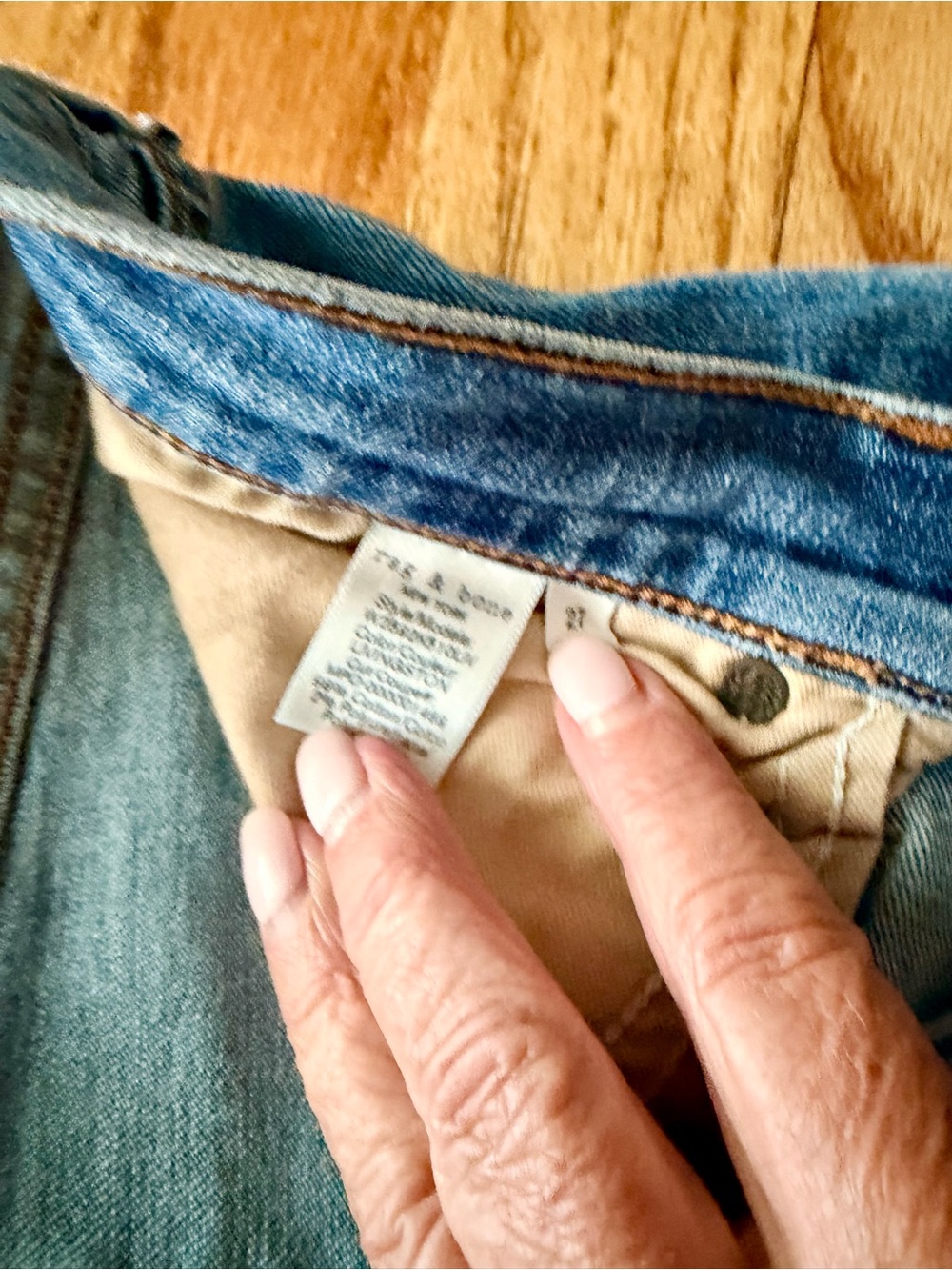 rag & bone Dre Capri size 27. Livingston wash. Raw hem. - Picture 5 of 12